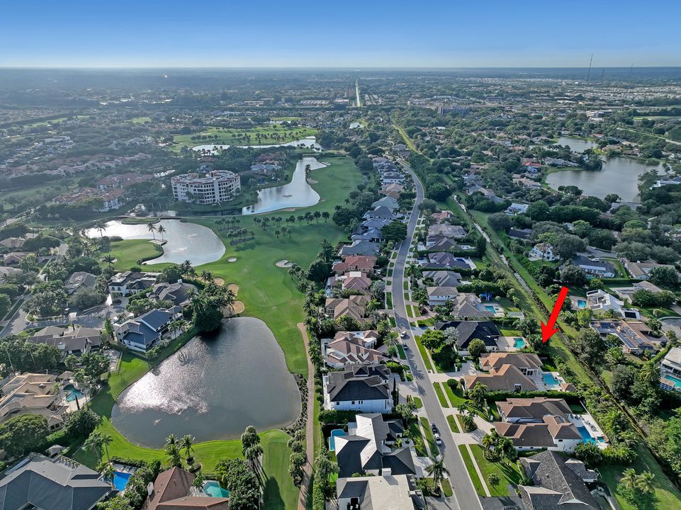 Activo con contrato: $2,850,000 (4 camas, 5 baños, 4409 Pies cuadrados)