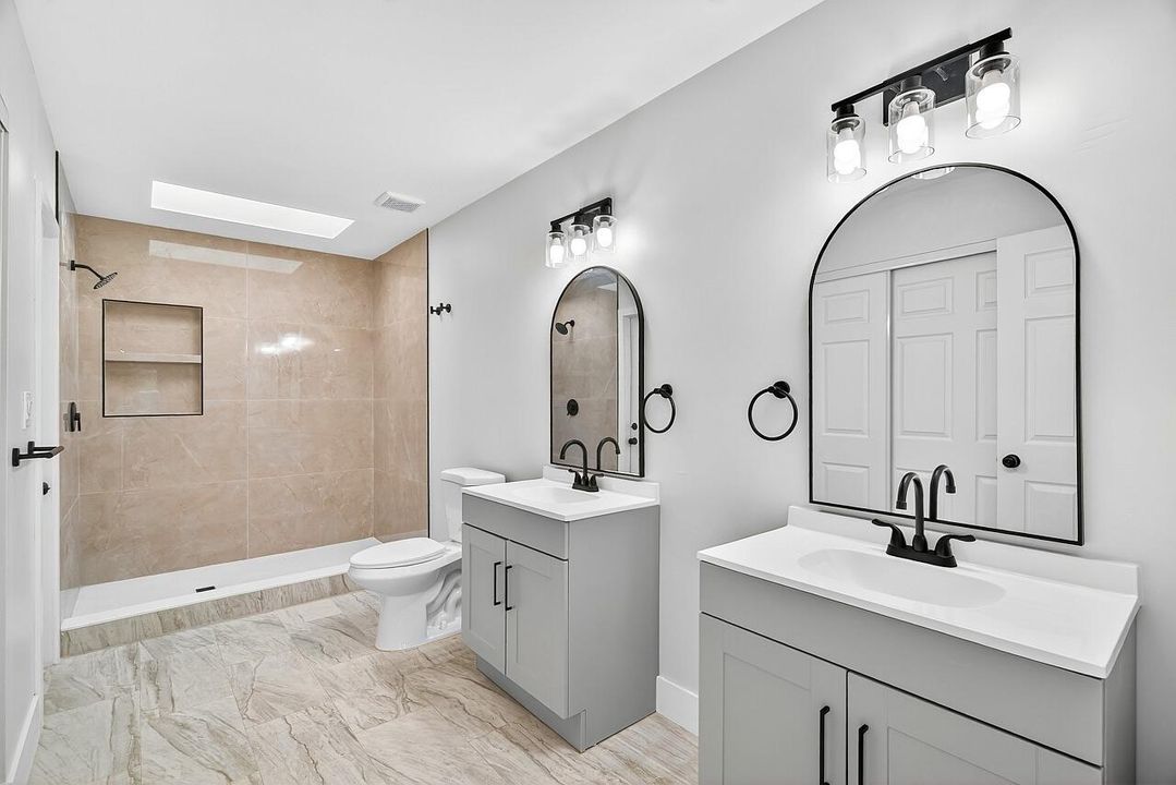 Под контрактом: $339,900 (4 спален, 2 ванн, 2028 Квадратных фут)