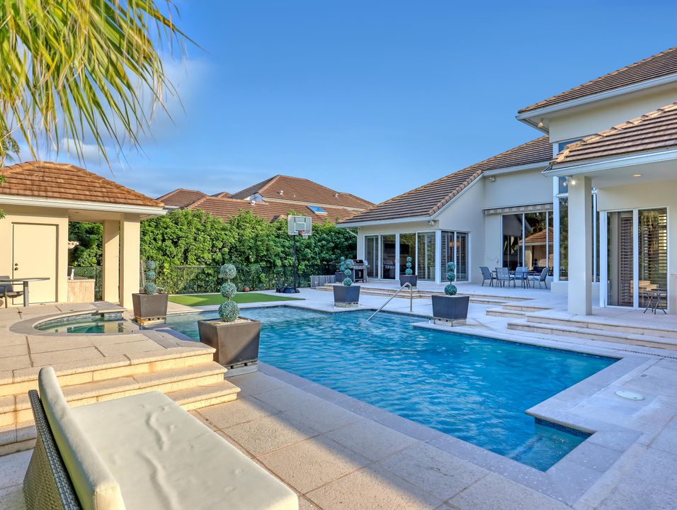 Activo con contrato: $2,850,000 (4 camas, 5 baños, 4409 Pies cuadrados)