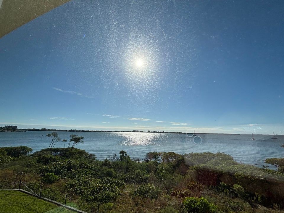 For Sale: $460,000 (2 beds, 2 baths, 1989 Square Feet)