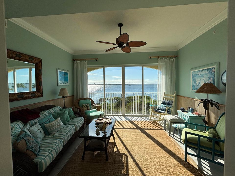 For Sale: $460,000 (2 beds, 2 baths, 1989 Square Feet)