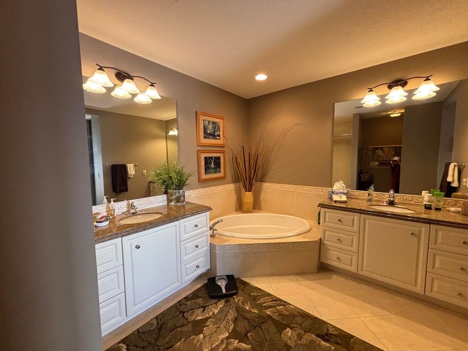 For Sale: $460,000 (2 beds, 2 baths, 1989 Square Feet)