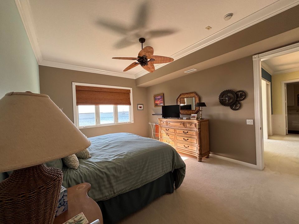 For Sale: $460,000 (2 beds, 2 baths, 1989 Square Feet)