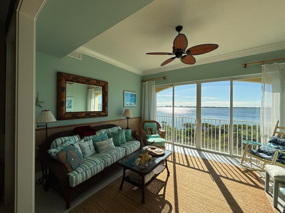 For Sale: $460,000 (2 beds, 2 baths, 1989 Square Feet)