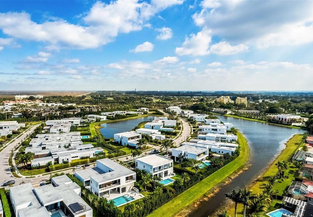 Activo con contrato: $3,250,000 (5 camas, 6 baños, 5293 Pies cuadrados)