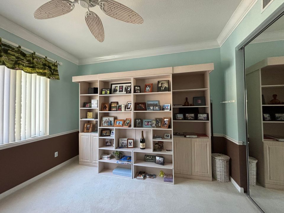 For Sale: $460,000 (2 beds, 2 baths, 1989 Square Feet)