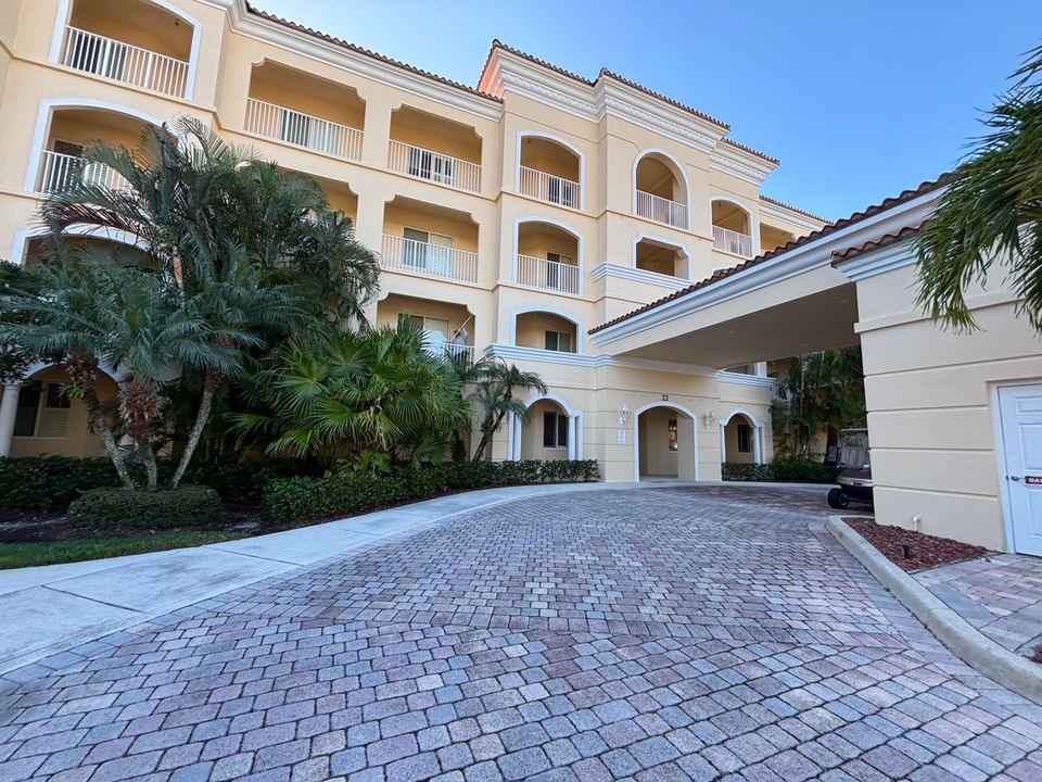 For Sale: $460,000 (2 beds, 2 baths, 1989 Square Feet)