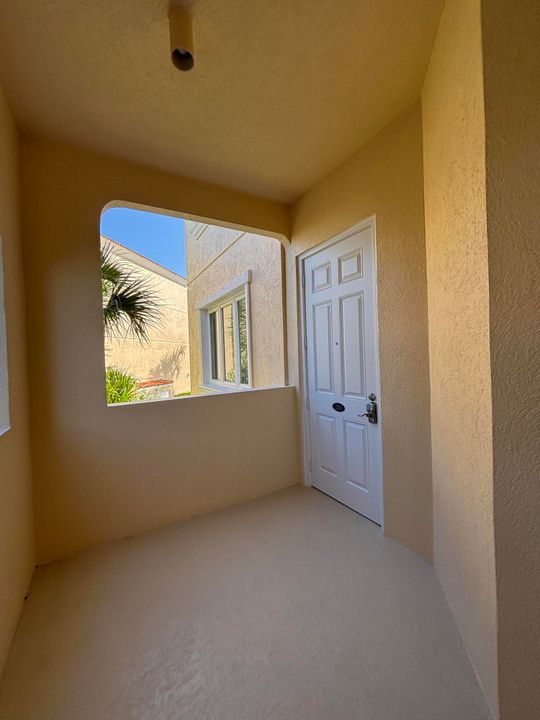 For Sale: $460,000 (2 beds, 2 baths, 1989 Square Feet)