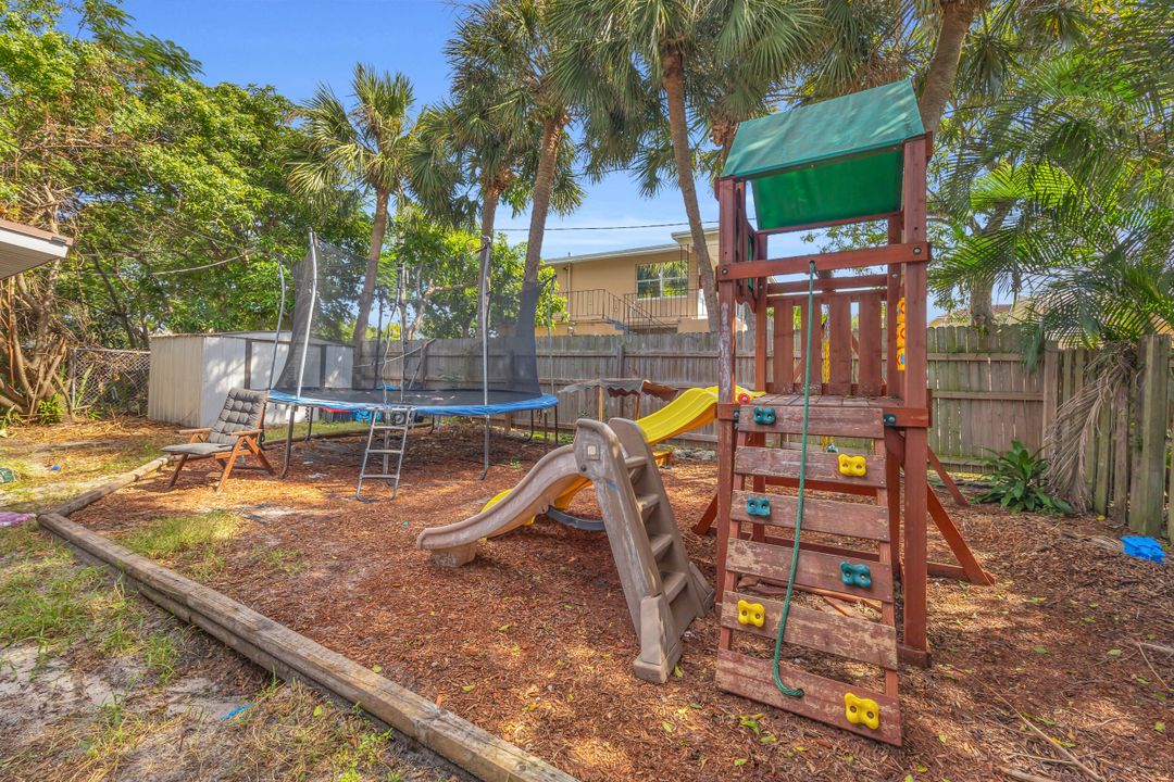 For Sale: $389,000 (2 beds, 1 baths, 944 Square Feet)