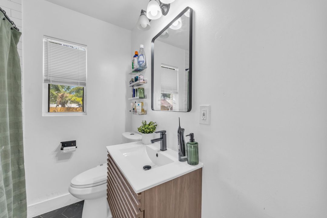 For Sale: $389,000 (2 beds, 1 baths, 944 Square Feet)