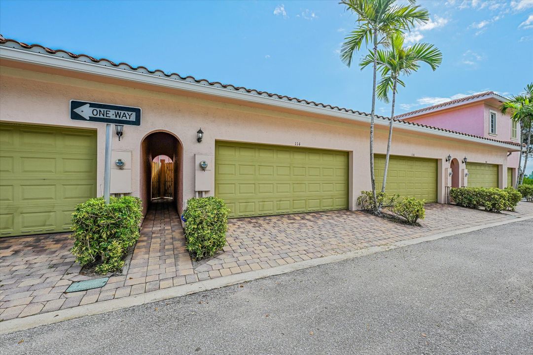 Active With Contract: $499,925 (3 beds, 2 baths, 1410 Square Feet)