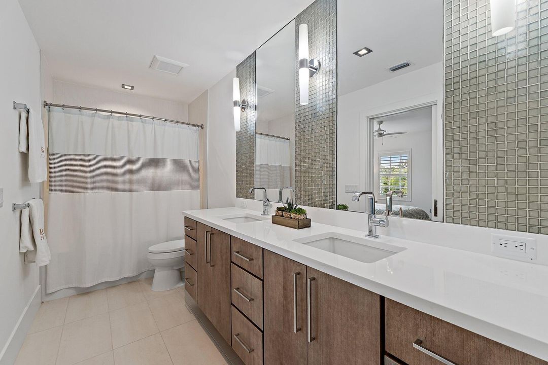 En Venta: $1,700,000 (3 camas, 3 baños, 2648 Pies cuadrados)