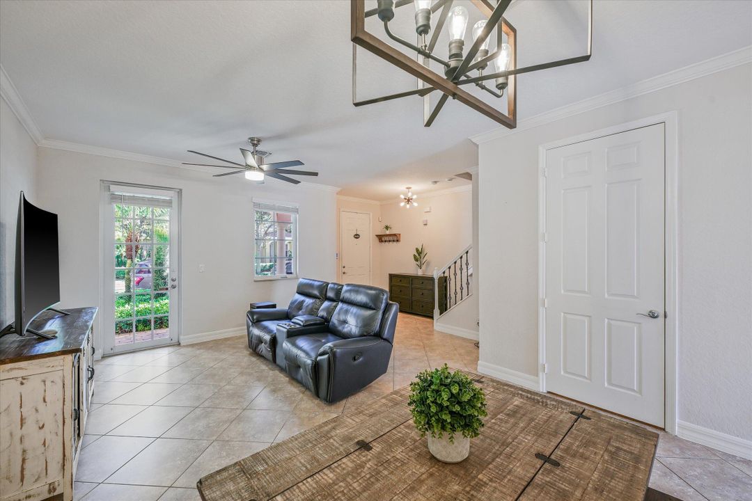 Active With Contract: $499,925 (3 beds, 2 baths, 1410 Square Feet)