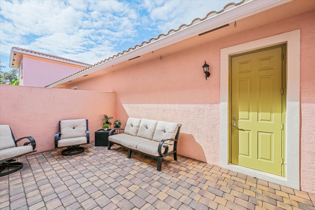 Active With Contract: $499,925 (3 beds, 2 baths, 1410 Square Feet)