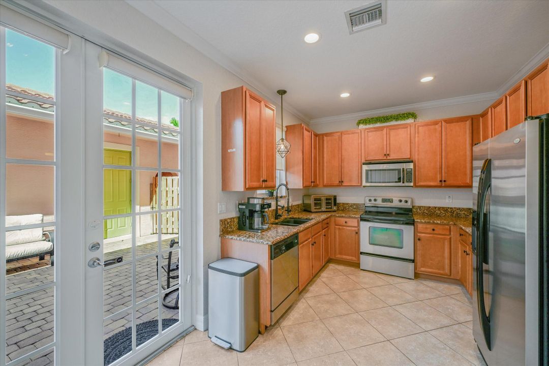 Active With Contract: $499,925 (3 beds, 2 baths, 1410 Square Feet)