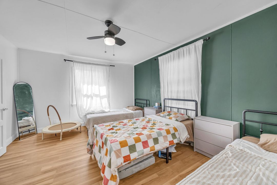 For Sale: $389,000 (2 beds, 1 baths, 944 Square Feet)