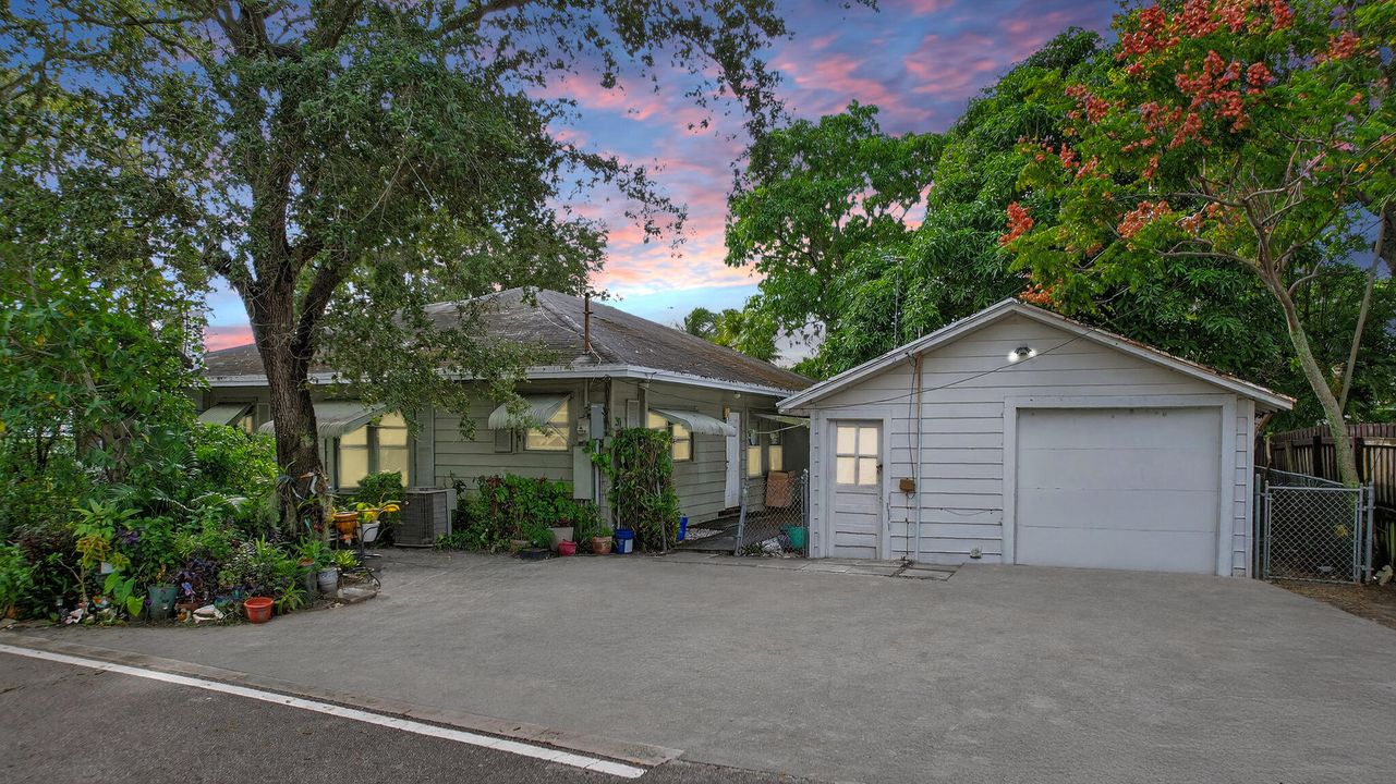 For Sale: $799,900 (3 beds, 3 baths, 1934 Square Feet)