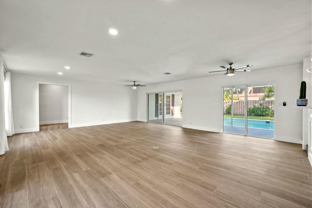 出租: $5,100 (3 贝兹, 3 浴室, 1890 平方英尺)