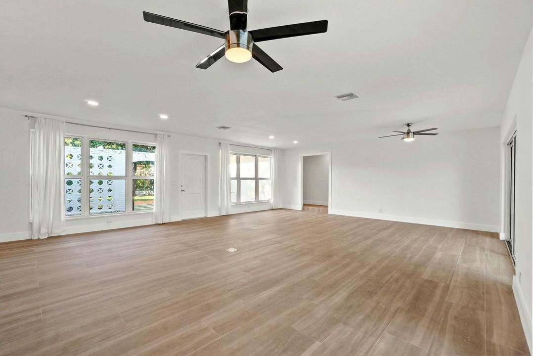 出租: $5,100 (3 贝兹, 3 浴室, 1890 平方英尺)