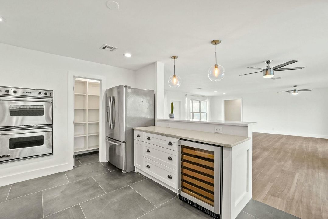 出租: $5,100 (3 贝兹, 3 浴室, 1890 平方英尺)