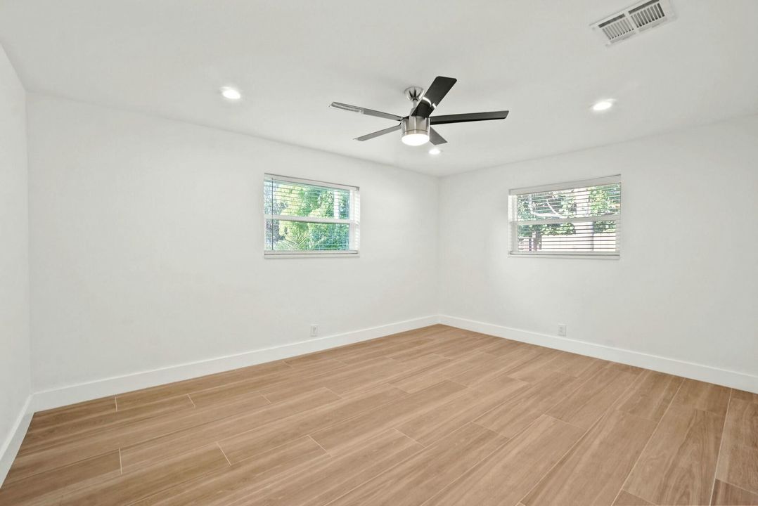 出租: $5,100 (3 贝兹, 3 浴室, 1890 平方英尺)