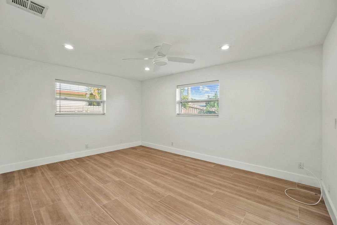 出租: $5,100 (3 贝兹, 3 浴室, 1890 平方英尺)