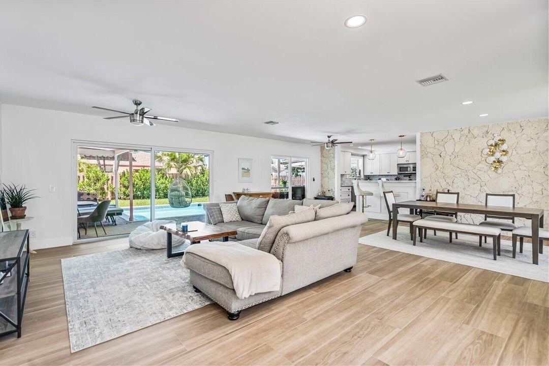 出租: $5,100 (3 贝兹, 3 浴室, 1890 平方英尺)