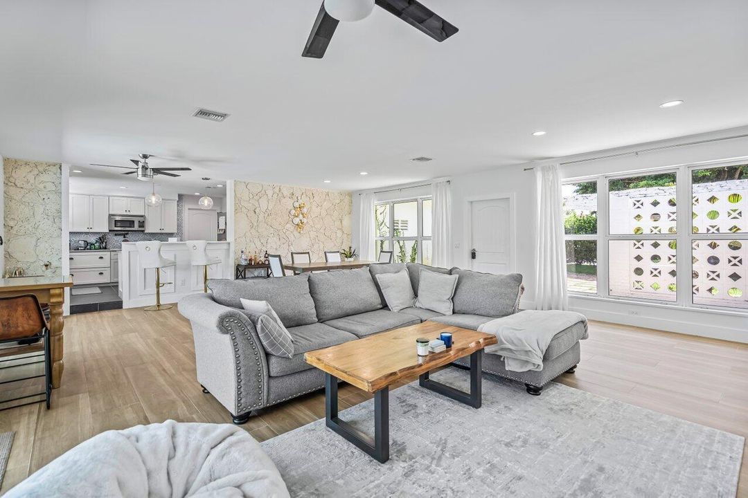 出租: $5,100 (3 贝兹, 3 浴室, 1890 平方英尺)