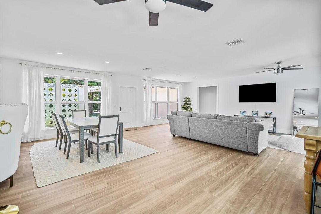 出租: $5,100 (3 贝兹, 3 浴室, 1890 平方英尺)