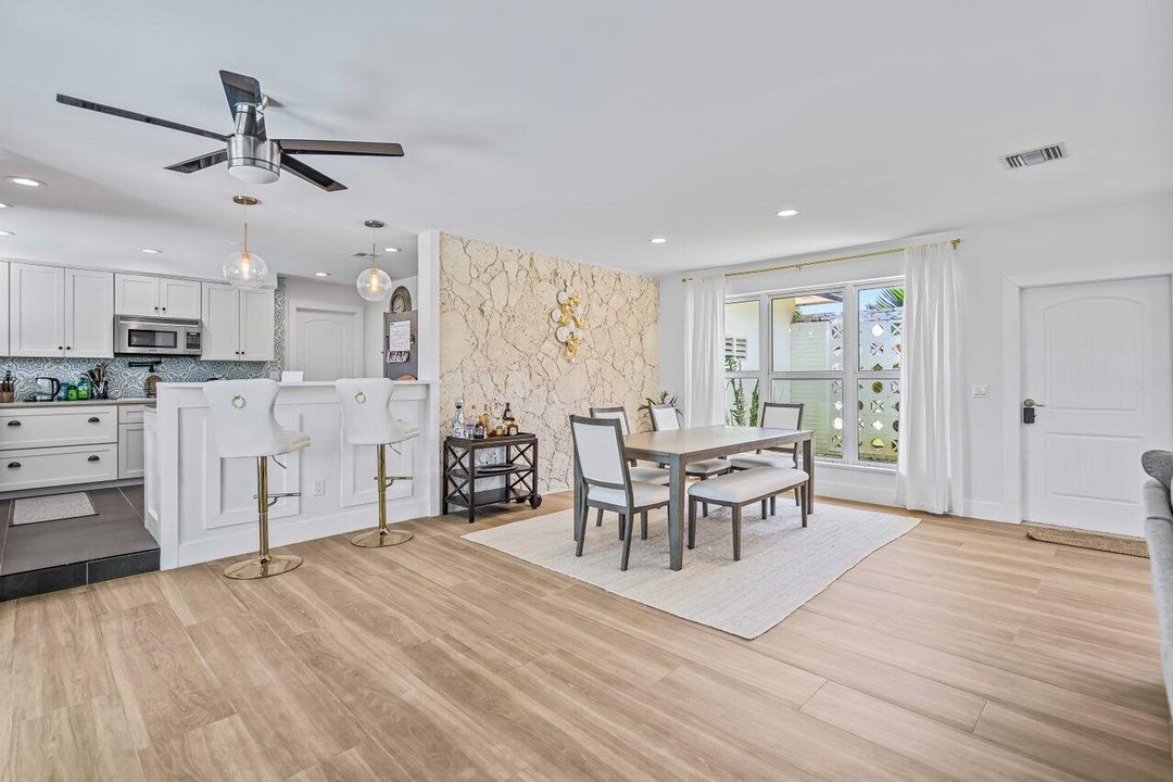 出租: $5,100 (3 贝兹, 3 浴室, 1890 平方英尺)