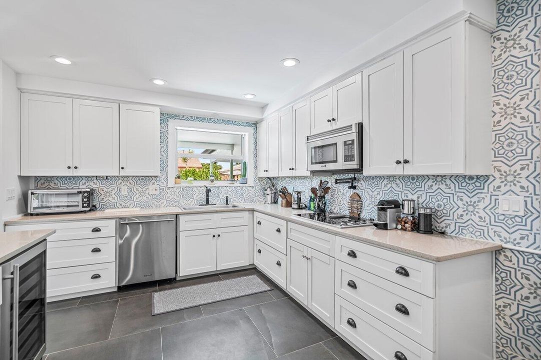 出租: $5,100 (3 贝兹, 3 浴室, 1890 平方英尺)