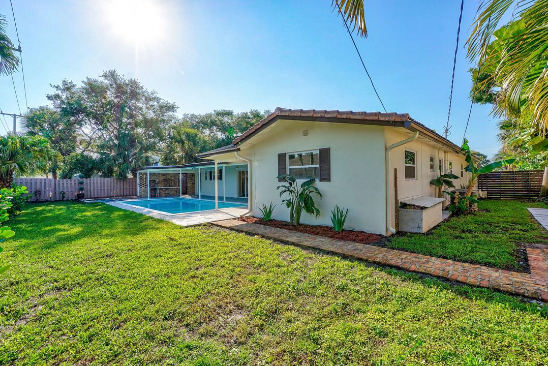 出租: $5,100 (3 贝兹, 3 浴室, 1890 平方英尺)