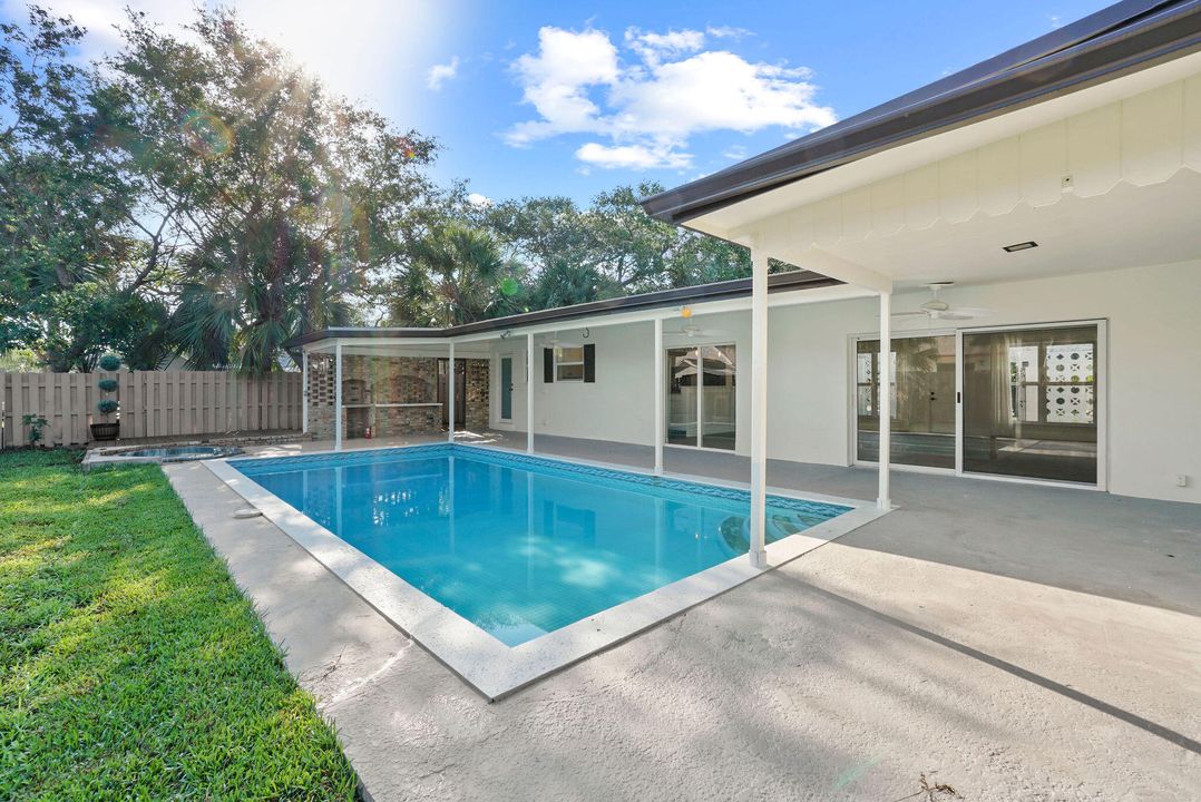 出租: $5,100 (3 贝兹, 3 浴室, 1890 平方英尺)