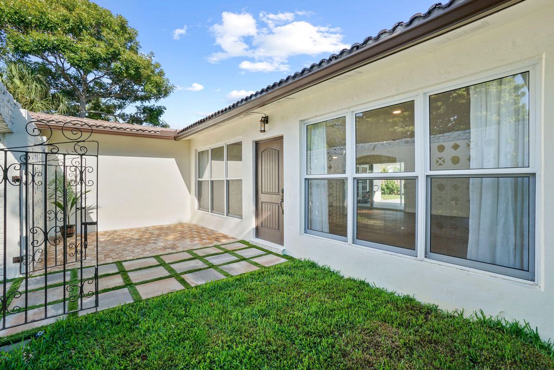 出租: $5,100 (3 贝兹, 3 浴室, 1890 平方英尺)