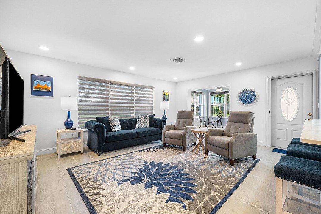 For Sale: $219,000 (2 beds, 2 baths, 1386 Square Feet)