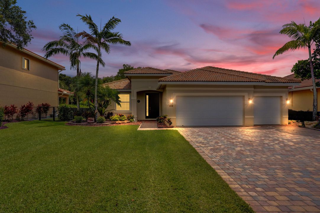 Recently Rented: $4,300 (4 beds, 3 baths, 2417 Square Feet)