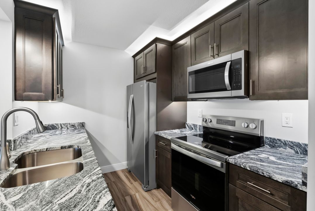 Active With Contract: $220,000 (2 beds, 2 baths, 1018 Square Feet)