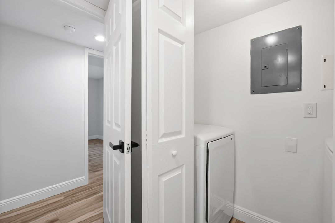 Active With Contract: $220,000 (2 beds, 2 baths, 1018 Square Feet)