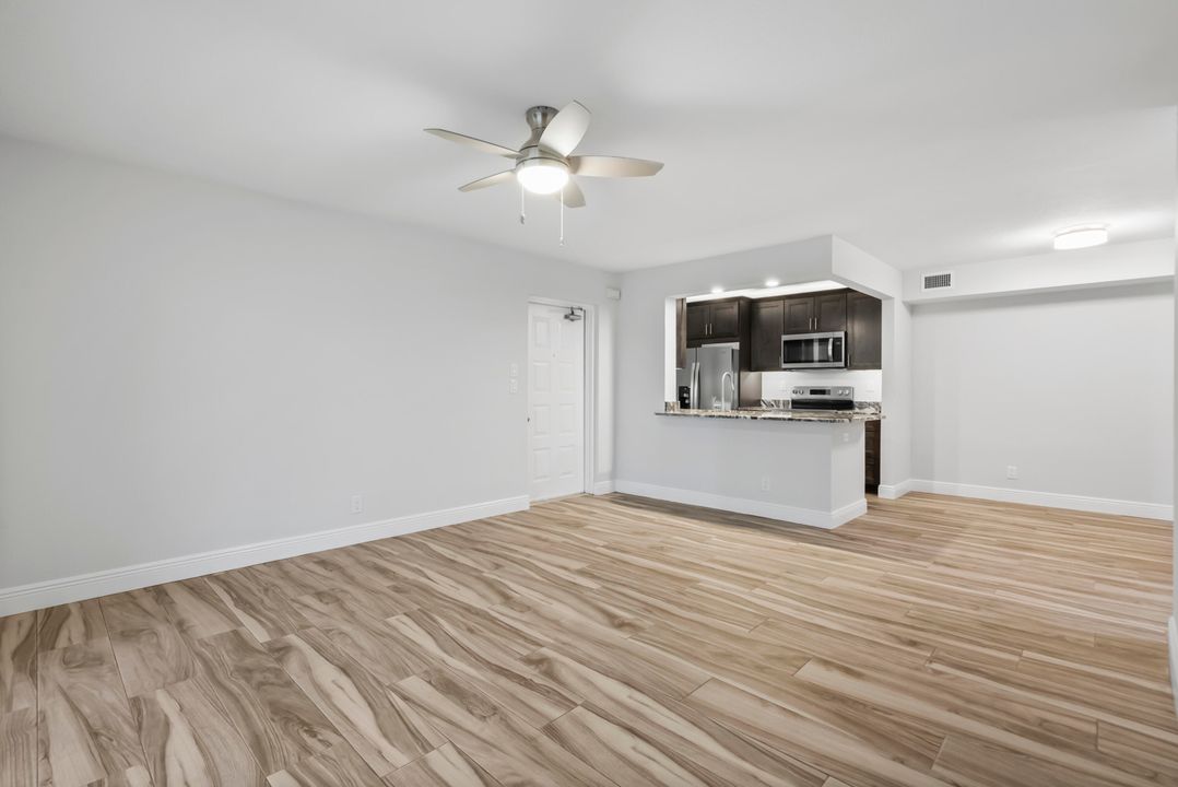 Active With Contract: $220,000 (2 beds, 2 baths, 1018 Square Feet)