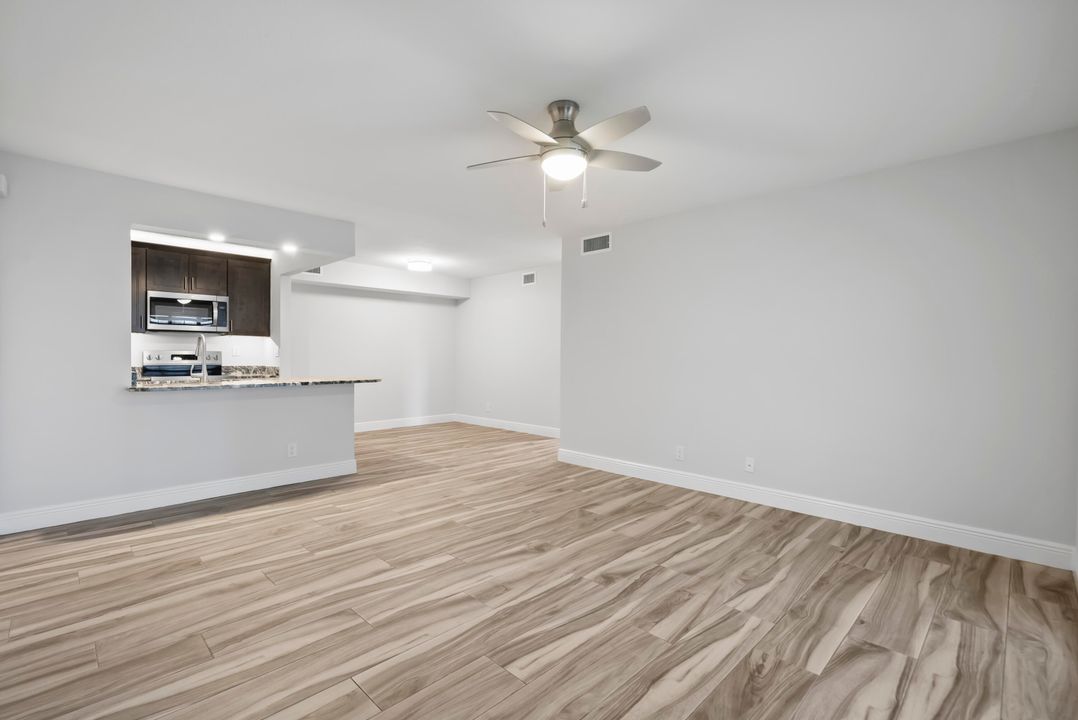 Active With Contract: $220,000 (2 beds, 2 baths, 1018 Square Feet)