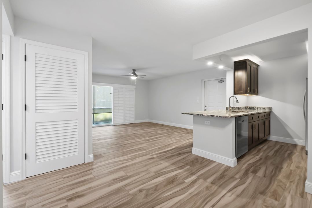 Active With Contract: $220,000 (2 beds, 2 baths, 1018 Square Feet)