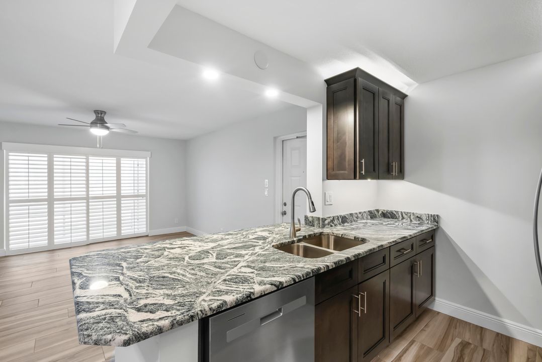 Active With Contract: $220,000 (2 beds, 2 baths, 1018 Square Feet)