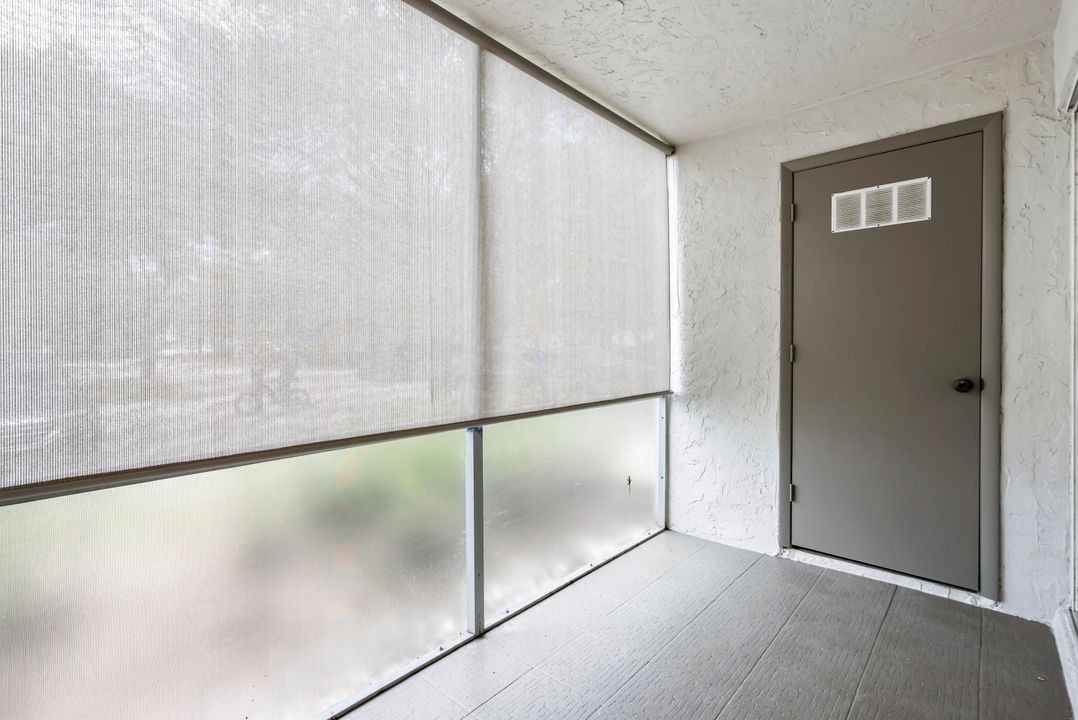 Active With Contract: $220,000 (2 beds, 2 baths, 1018 Square Feet)