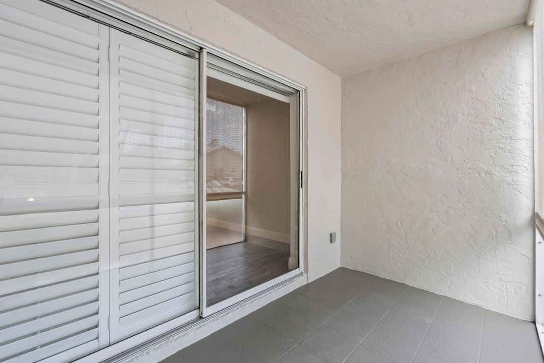 Active With Contract: $220,000 (2 beds, 2 baths, 1018 Square Feet)