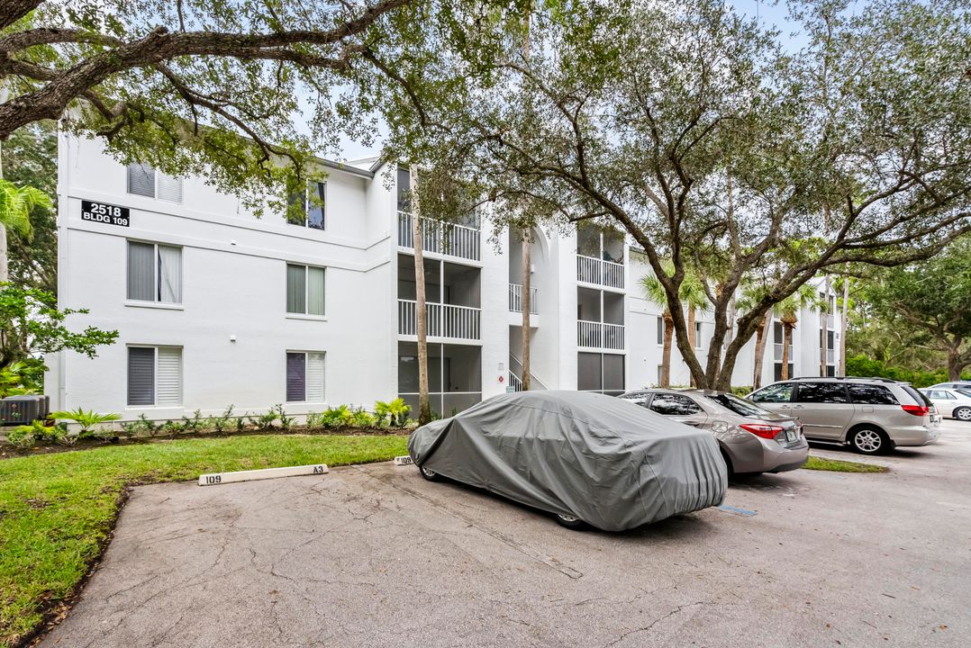 Active With Contract: $220,000 (2 beds, 2 baths, 1018 Square Feet)