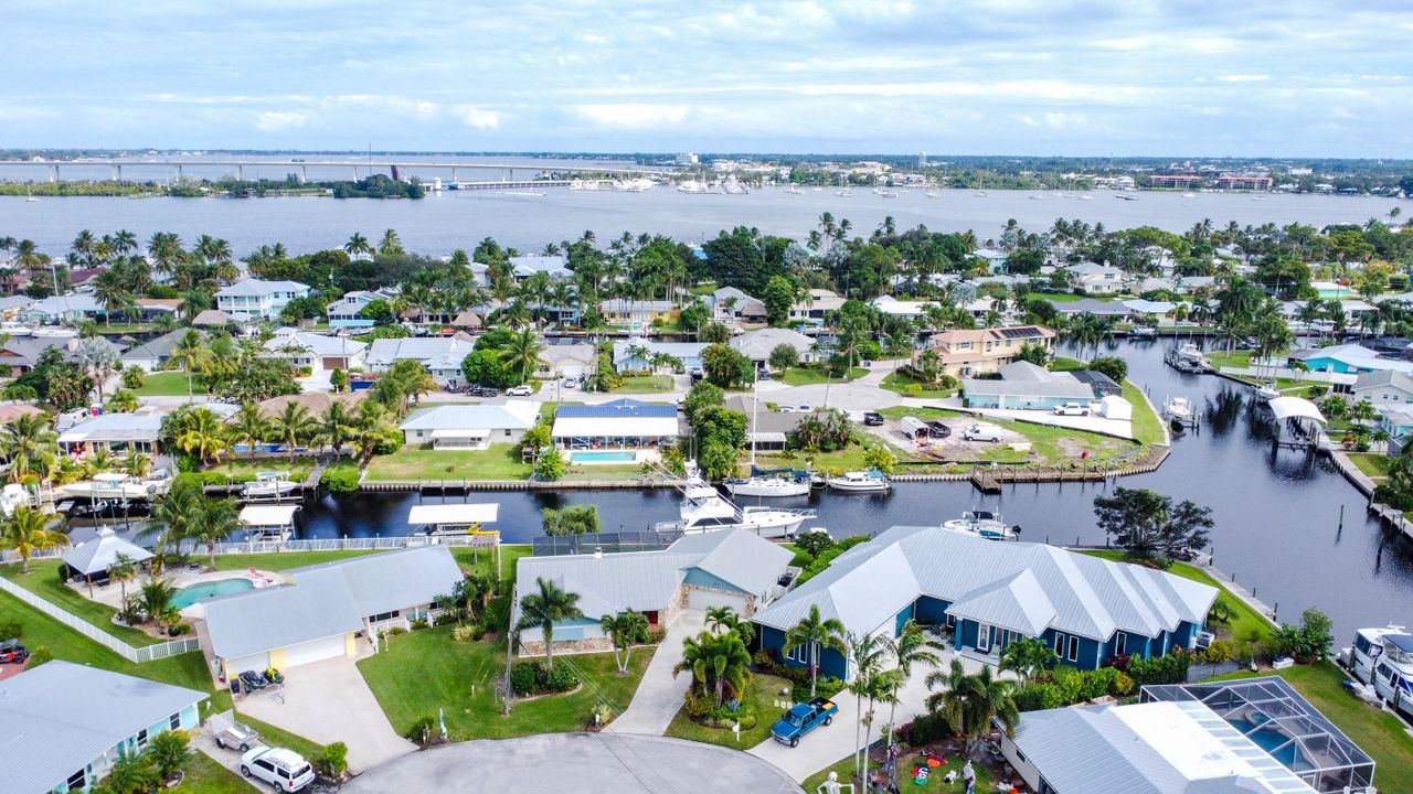 For Rent: $10,500 (3 beds, 2 baths, 1979 Square Feet)