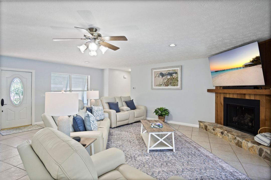 For Rent: $10,500 (3 beds, 2 baths, 1979 Square Feet)