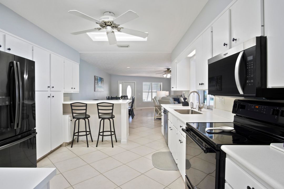 For Rent: $10,500 (3 beds, 2 baths, 1979 Square Feet)