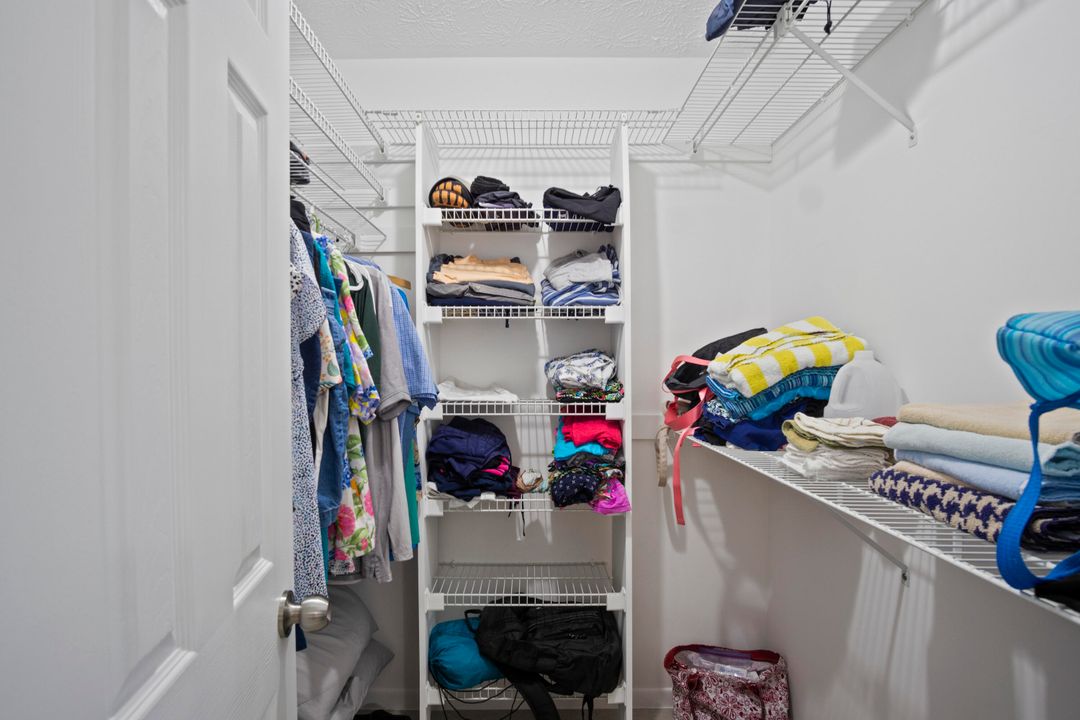 For Rent: $10,500 (3 beds, 2 baths, 1979 Square Feet)