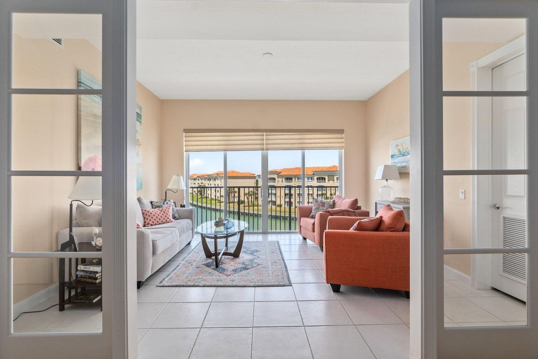 For Sale: $430,000 (2 beds, 2 baths, 1989 Square Feet)